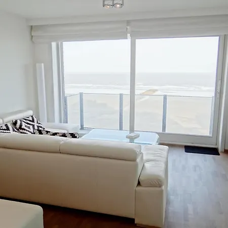 Apartment In Nieuwpoort With Ocean Views, Cleaning Included 니우포르트